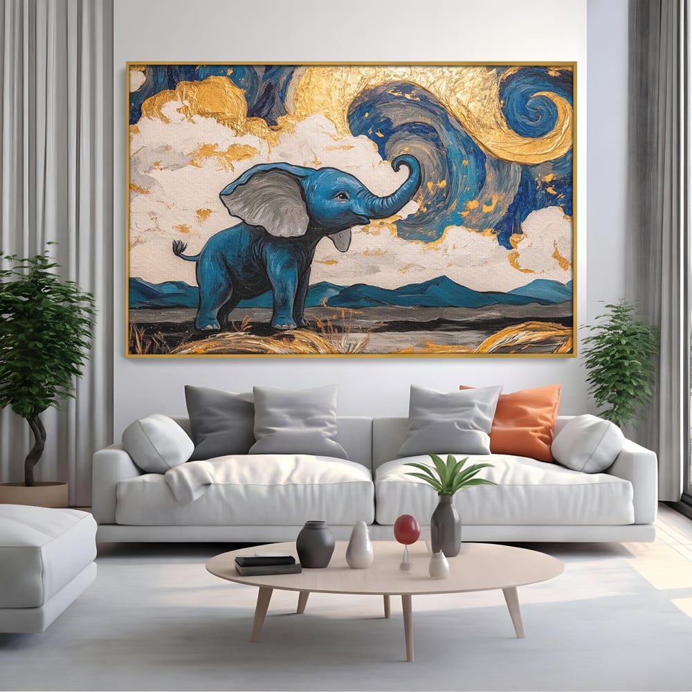 Tablou canvas cu tablou canvas cu elefant albastru, in rama de aluminiu auriu, pe perete intr-un living